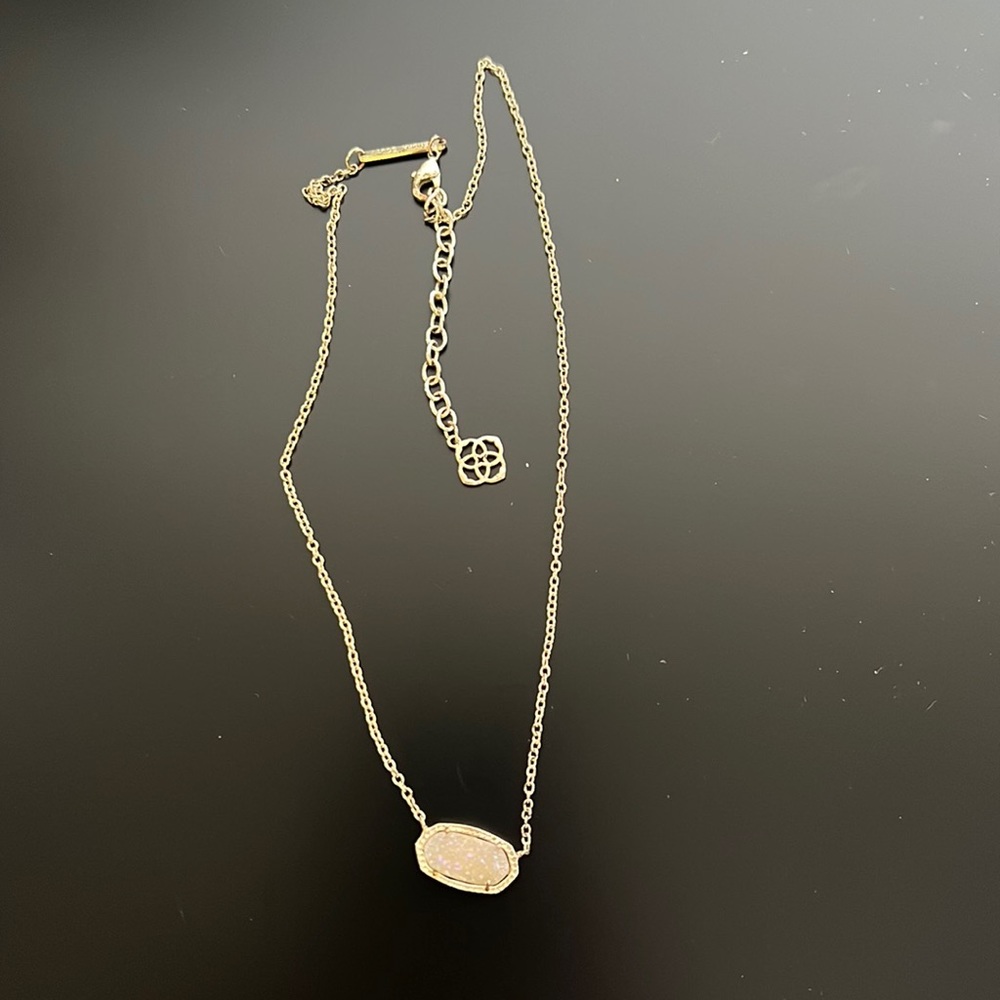 Kendra Scott necklace